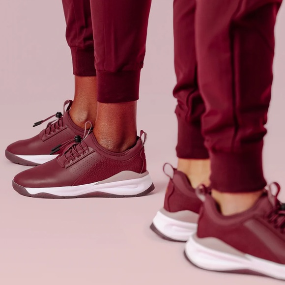 CLOVE NURSE LIMITED EDITION Maroon color SHOES SIZE  7  women’s unisex - Picture 9 of 15